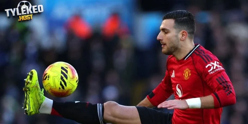 Đánh giá sự kiện Real và Bayern tranh giành Dalot